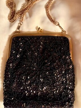 Elegant Black Sequin Evening Bag with Gold Detachable Chain-Hong Kong